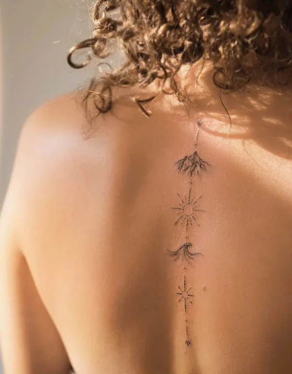 Hermosos símbolos tatuaje de la columna vertebral por @viktoria__tattooart