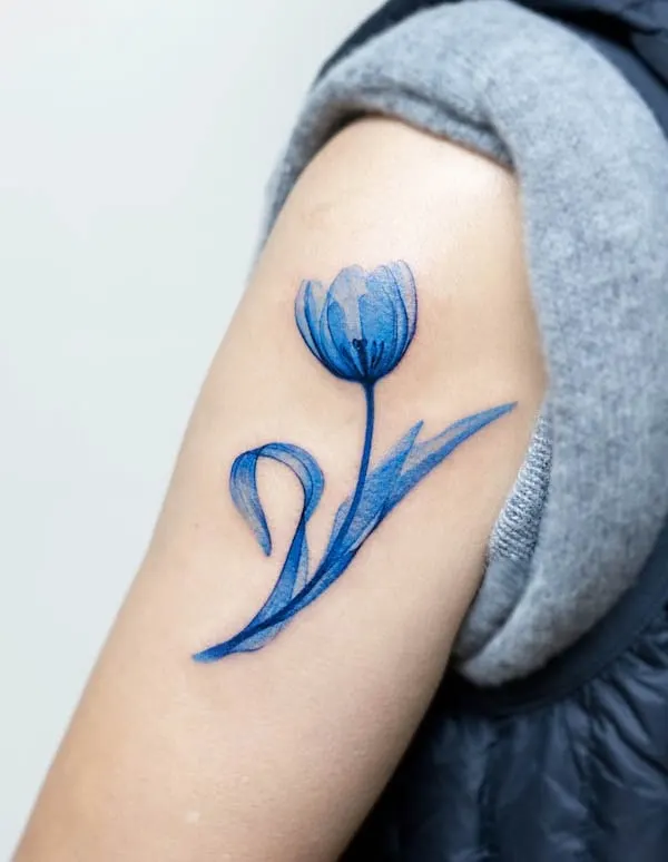 Tatuaje de manga de flor azul de Pokhy