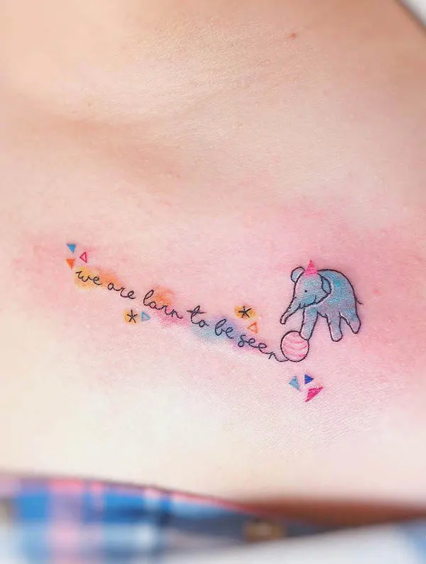 Lindo tatuaje de cita de elefante pequeño por @deardeeri