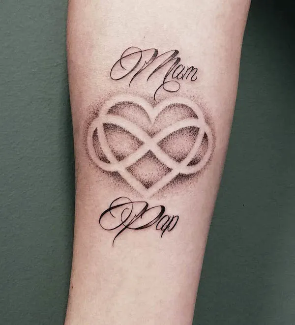 Tatuaje de corazón e infinito por @flinktattoos