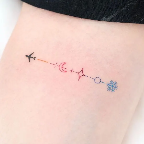 Plano pequeño y símbolos por @tattooist_arar